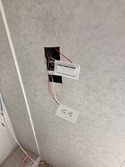 �����q�˭פu�{